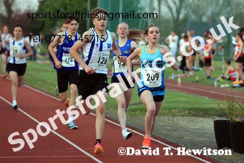 The 1500 metres, 2025 NEGP No. 1, Monkton Stadium, Jarrow. Photo: David T. Hewitson/Sports for All Pics